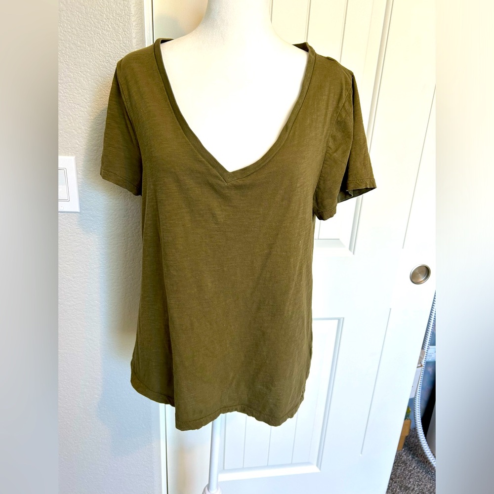 EUC olive green JCrew Large VNeck short sleeve vintage tee